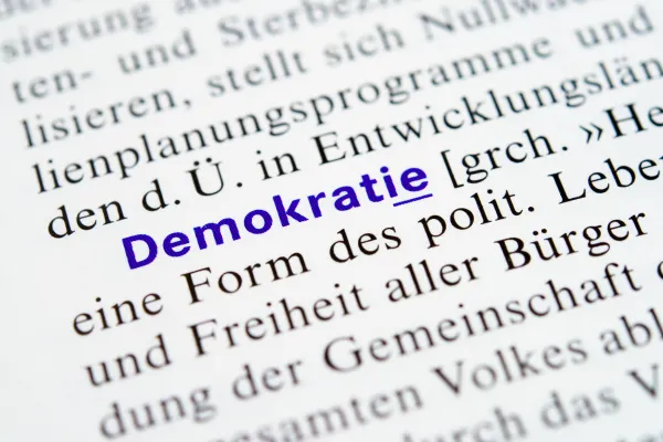 Bliock auf einen Lexikoneintrag zu "Demokratie"